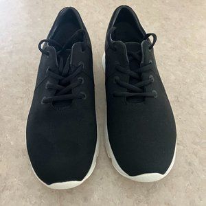 Vince Women's Size 9 Black Lace Up Designer Sneakers  *NEW*